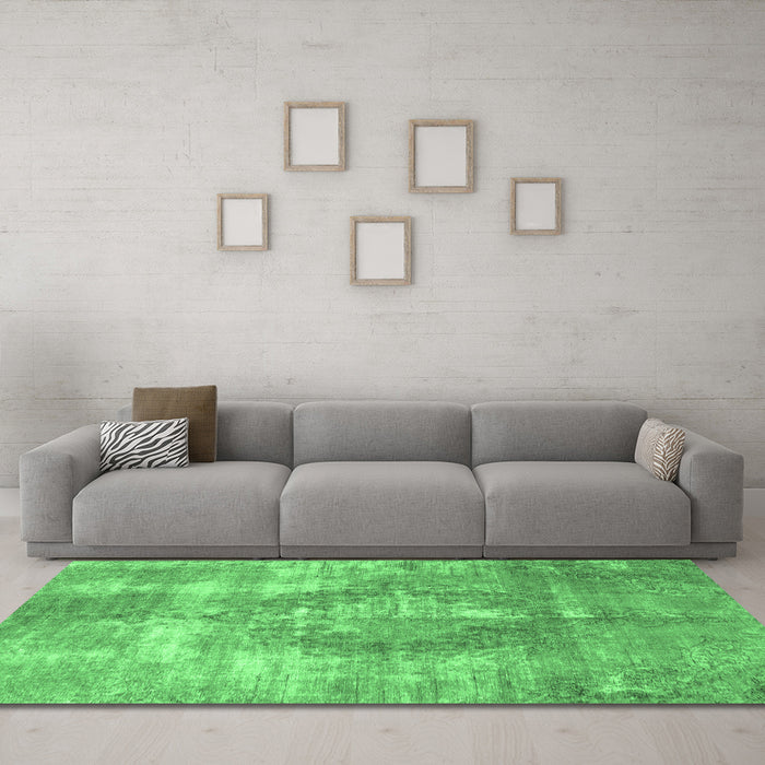Machine Washable Persian Emerald Green Traditional Area Rugs in a Living Room,, wshtr3855emgrn