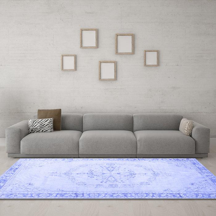 Machine Washable Persian Blue Traditional Rug in a Living Room, wshtr3856blu