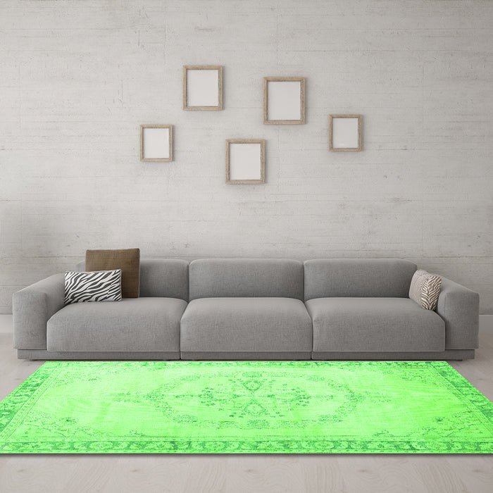 Machine Washable Persian Green Traditional Area Rugs in a Living Room,, wshtr3856grn