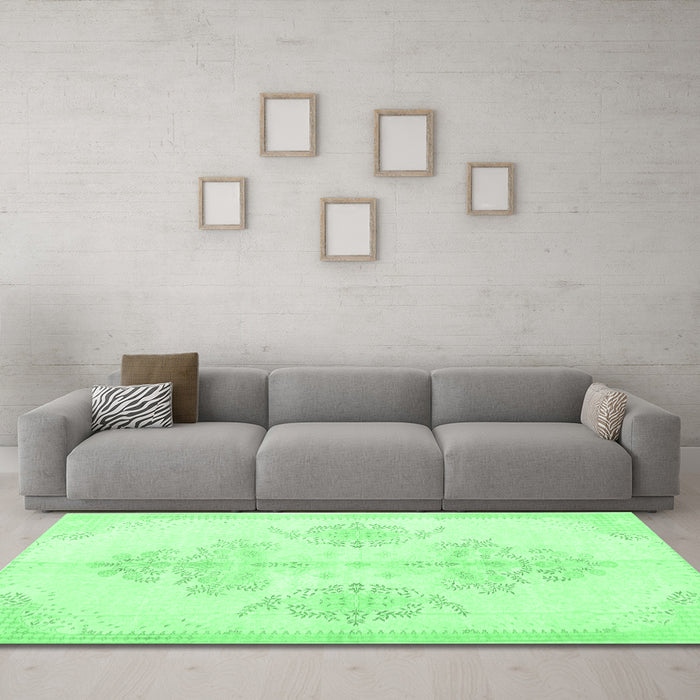 Machine Washable Persian Emerald Green Traditional Area Rugs in a Living Room,, wshtr3859emgrn