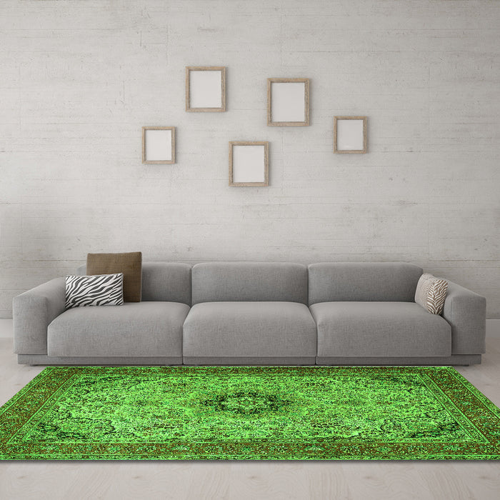 Machine Washable Medallion Green Traditional Area Rugs in a Living Room,, wshtr385grn