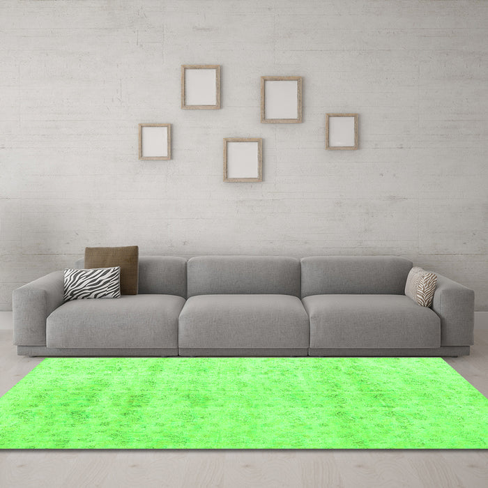 Machine Washable Persian Green Traditional Area Rugs in a Living Room,, wshtr3863grn