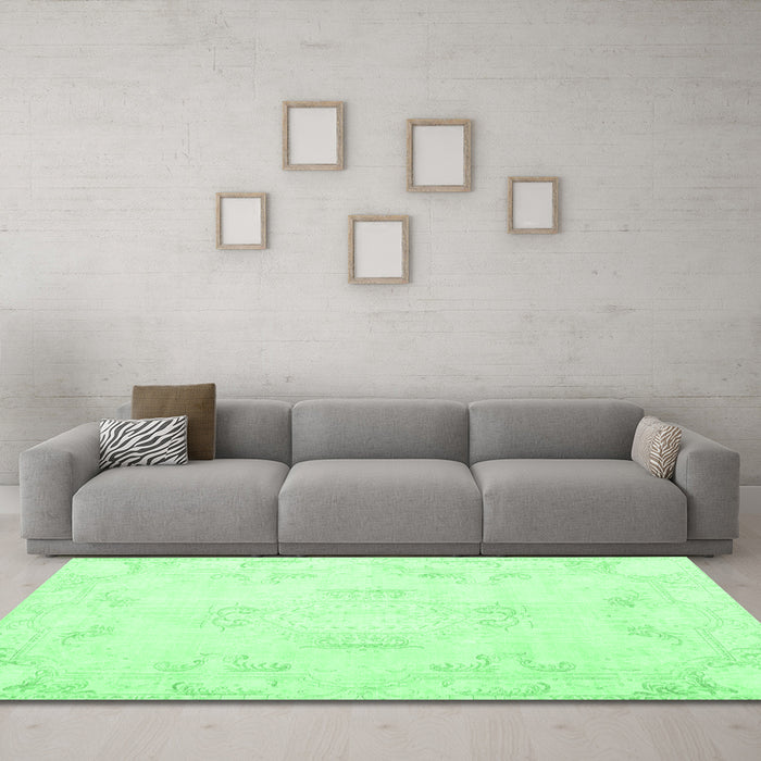 Machine Washable Persian Emerald Green Traditional Area Rugs in a Living Room,, wshtr3864emgrn