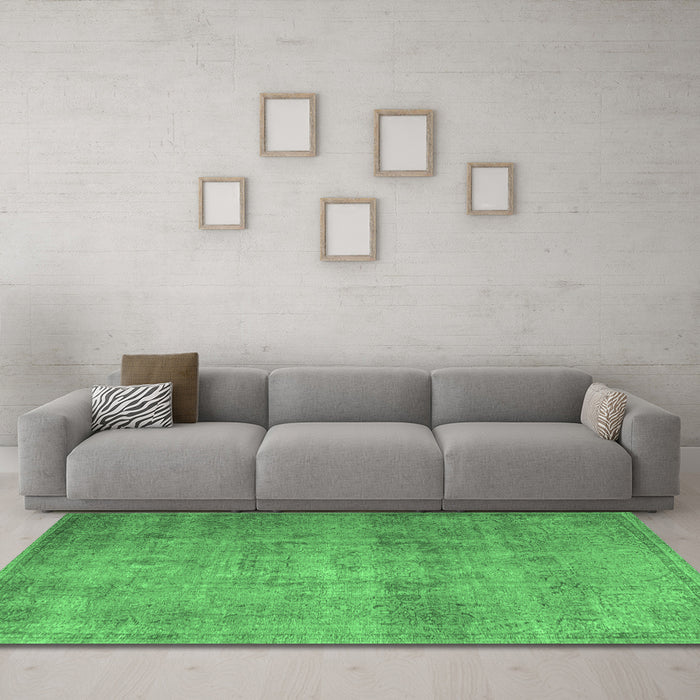 Machine Washable Persian Emerald Green Traditional Area Rugs in a Living Room,, wshtr3865emgrn