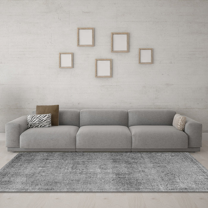 Machine Washable Persian Gray Traditional Rug in a Living Room,, wshtr3865gry