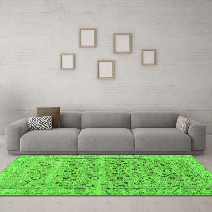 Machine Washable Persian Green Traditional Area Rugs in a Living Room,, wshtr3867grn