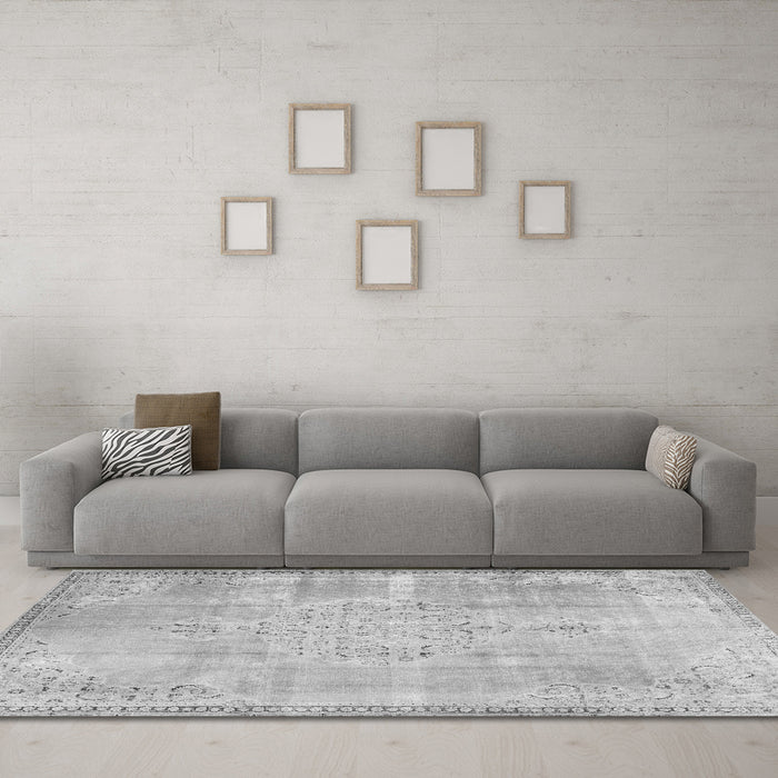 Machine Washable Persian Gray Traditional Rug in a Living Room,, wshtr3869gry