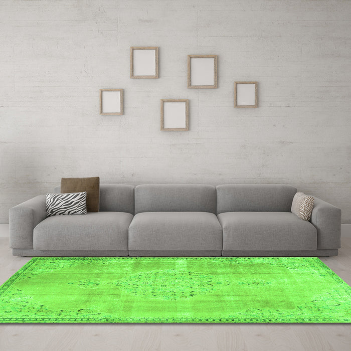 Machine Washable Persian Green Traditional Area Rugs in a Living Room,, wshtr3869grn
