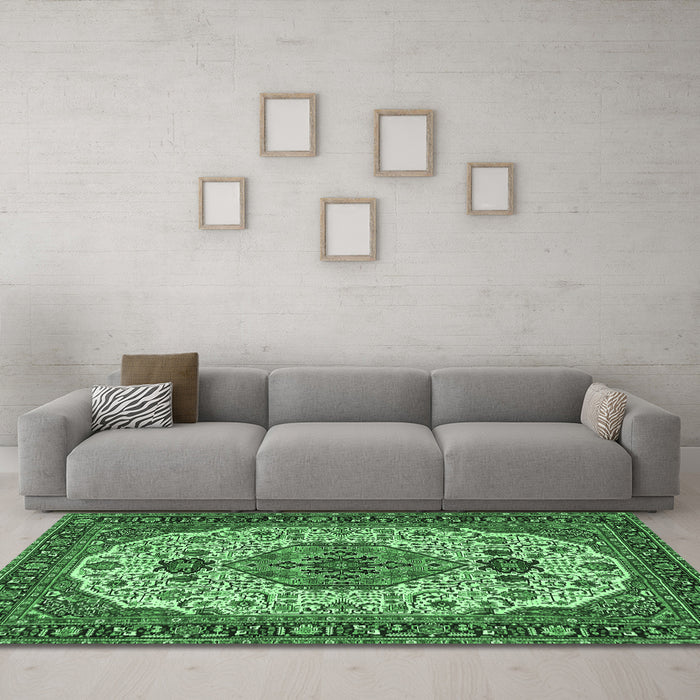 Machine Washable Medallion Emerald Green Traditional Area Rugs in a Living Room,, wshtr386emgrn
