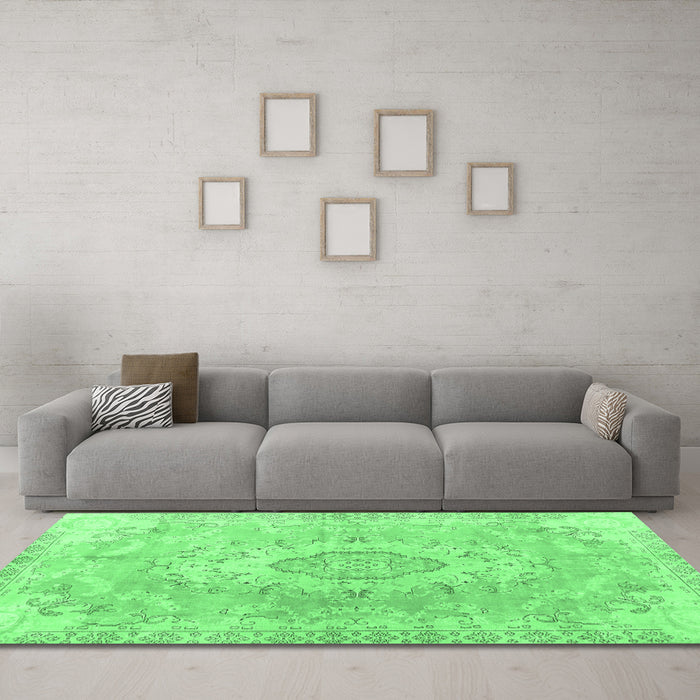 Machine Washable Persian Emerald Green Traditional Area Rugs in a Living Room,, wshtr3870emgrn