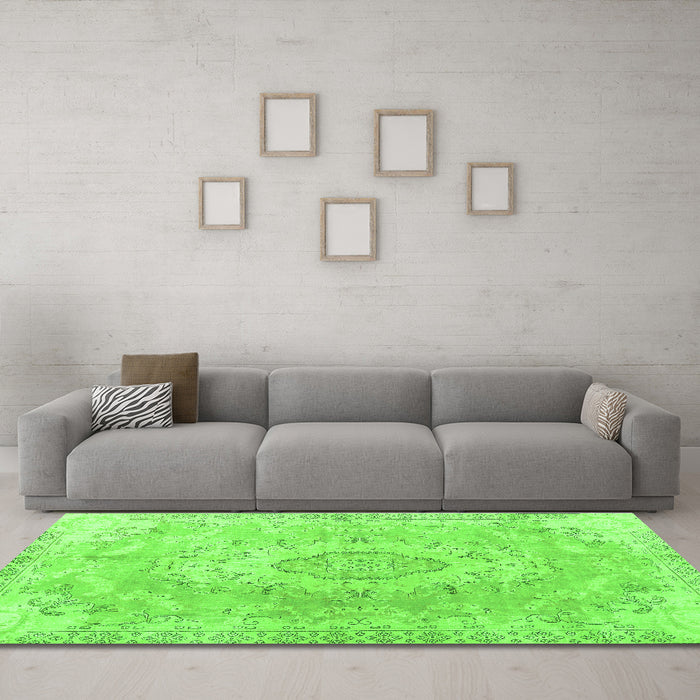 Machine Washable Persian Green Traditional Area Rugs in a Living Room,, wshtr3870grn