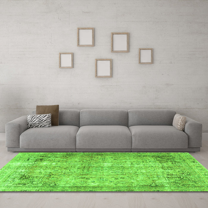 Machine Washable Persian Green Traditional Area Rugs in a Living Room,, wshtr3871grn