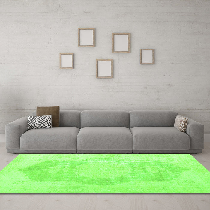 Machine Washable Persian Green Traditional Area Rugs in a Living Room,, wshtr3872grn