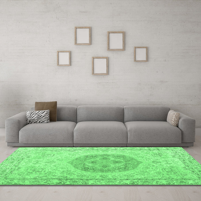 Machine Washable Persian Emerald Green Traditional Area Rugs in a Living Room,, wshtr3873emgrn