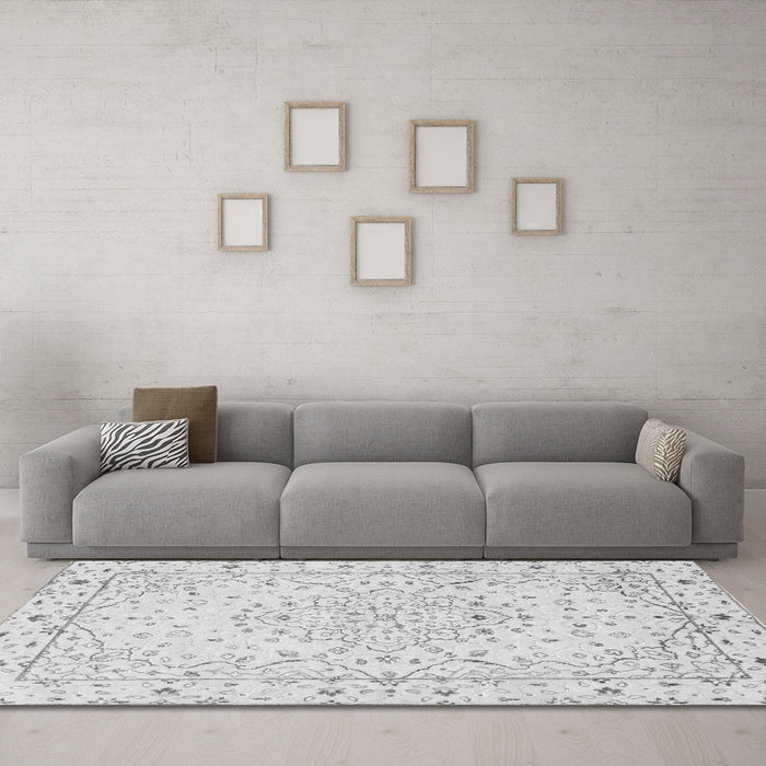 Machine Washable Persian Gray Traditional Rug in a Living Room,, wshtr3875gry