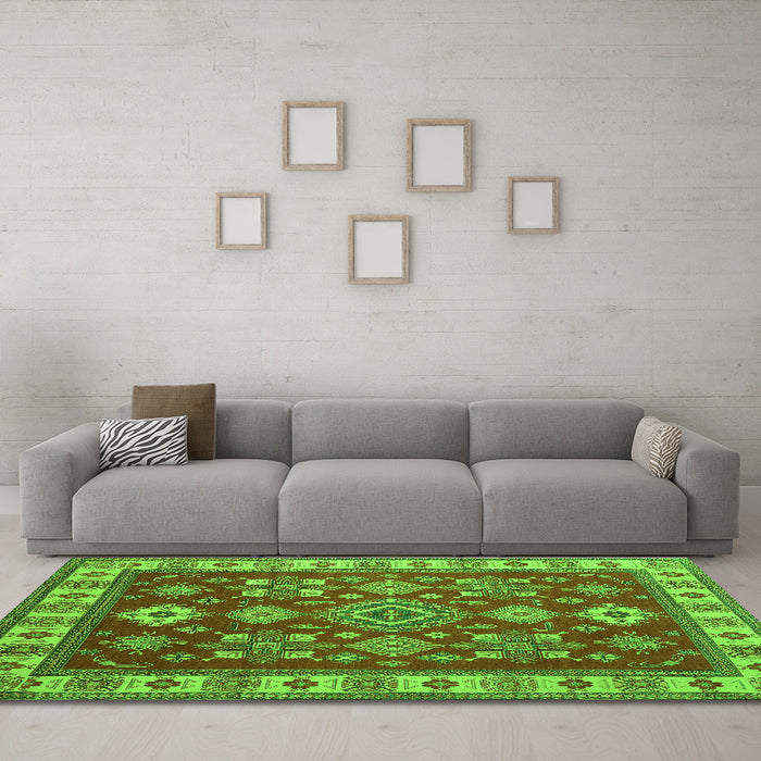 Machine Washable Geometric Green Traditional Area Rugs in a Living Room,, wshtr387grn