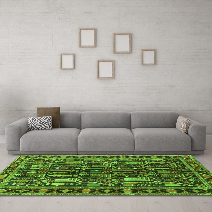 Machine Washable Persian Green Traditional Area Rugs in a Living Room,, wshtr3880grn