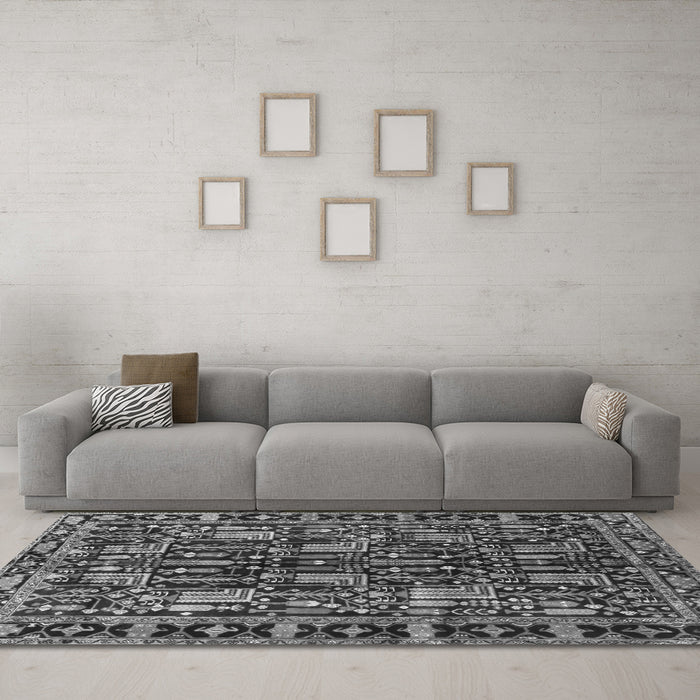 Machine Washable Persian Gray Traditional Rug in a Living Room,, wshtr3880gry