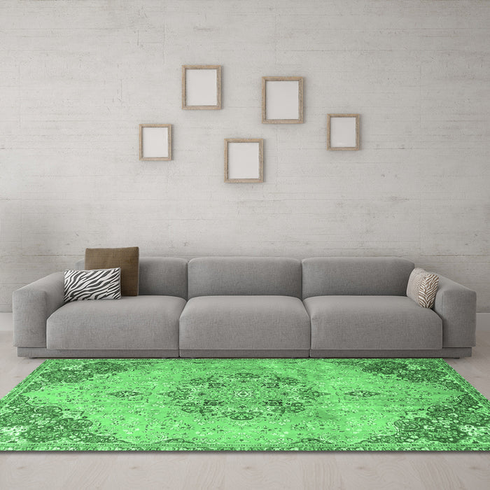 Machine Washable Persian Emerald Green Traditional Area Rugs in a Living Room,, wshtr3881emgrn