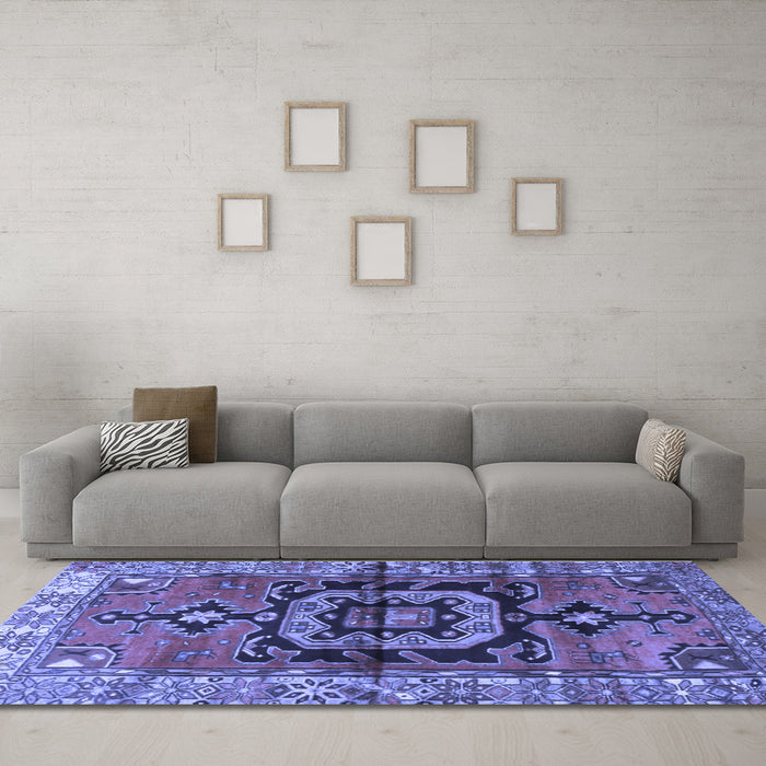 Machine Washable Persian Blue Traditional Rug in a Living Room, wshtr3882blu