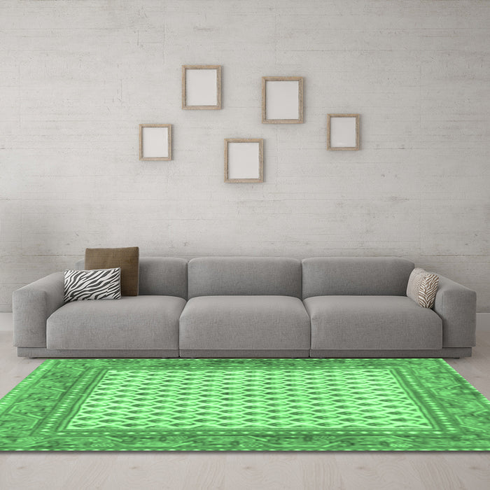 Machine Washable Persian Emerald Green Traditional Area Rugs in a Living Room,, wshtr3883emgrn