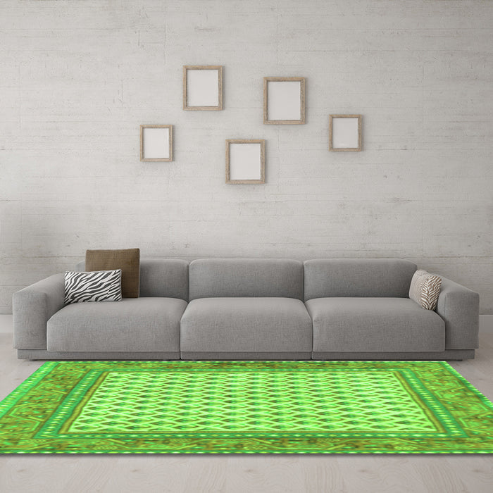 Machine Washable Persian Green Traditional Area Rugs in a Living Room,, wshtr3883grn