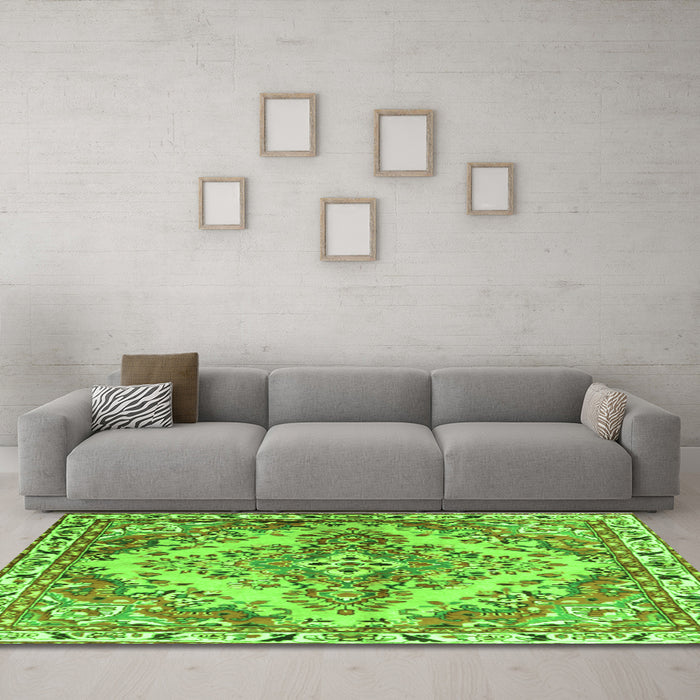 Machine Washable Persian Green Traditional Area Rugs in a Living Room,, wshtr3884grn