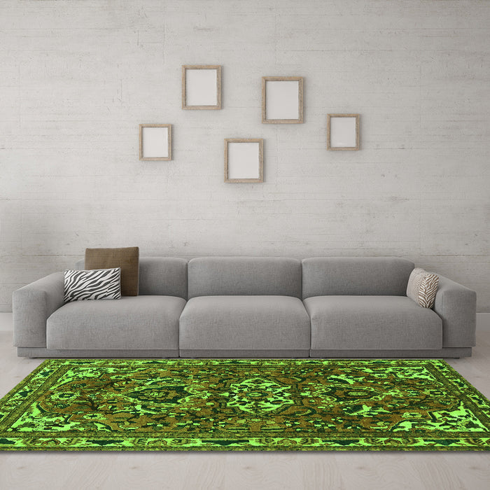 Machine Washable Persian Green Traditional Area Rugs in a Living Room,, wshtr388grn