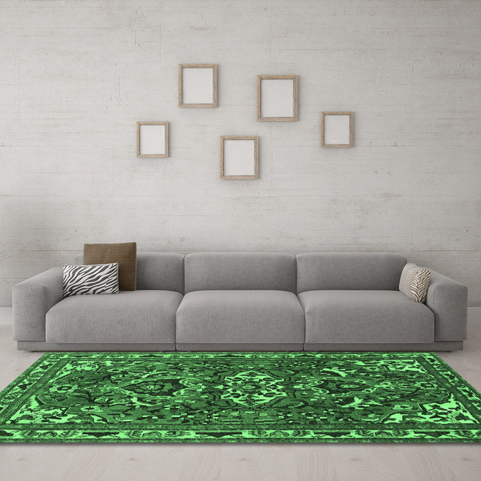 Machine Washable Persian Emerald Green Traditional Area Rugs in a Living Room,, wshtr388emgrn
