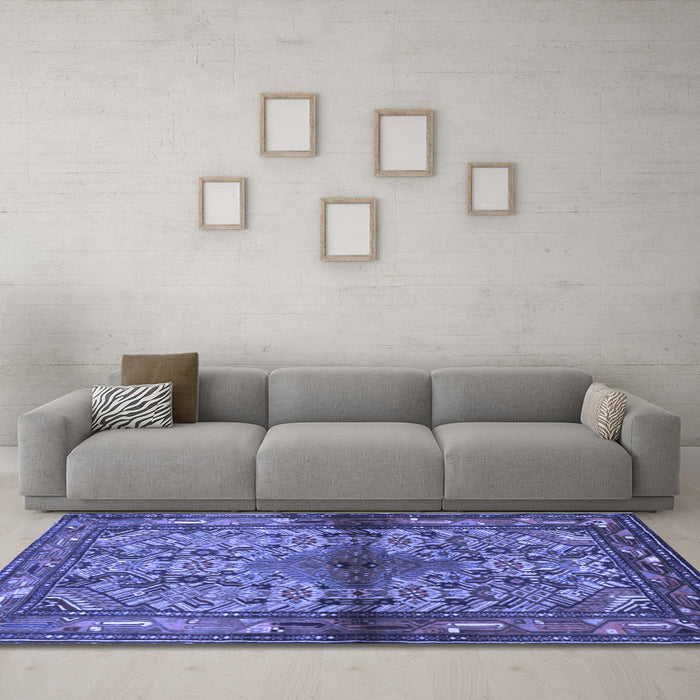 Machine Washable Persian Blue Traditional Rug in a Living Room, wshtr3890blu