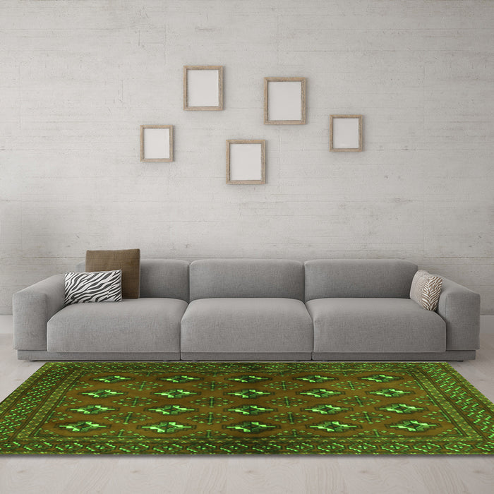 Machine Washable Persian Green Traditional Area Rugs in a Living Room,, wshtr3892grn