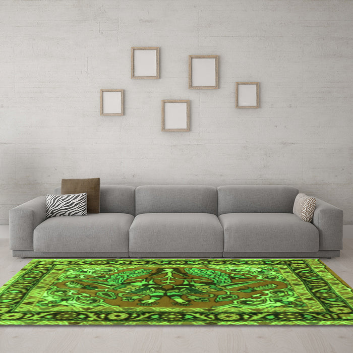 Machine Washable Persian Green Traditional Area Rugs in a Living Room,, wshtr3894grn