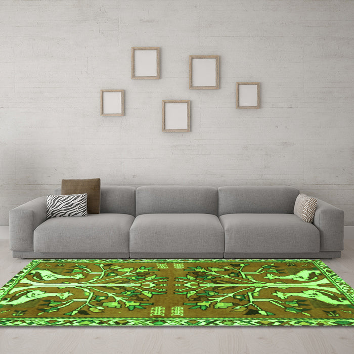 Machine Washable Persian Green Traditional Area Rugs in a Living Room,, wshtr3895grn