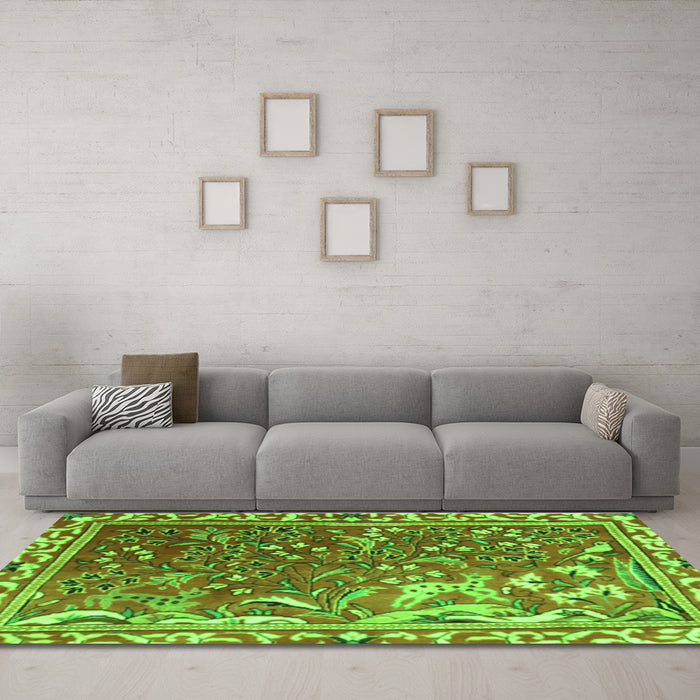Machine Washable Persian Green Traditional Area Rugs in a Living Room,, wshtr3896grn