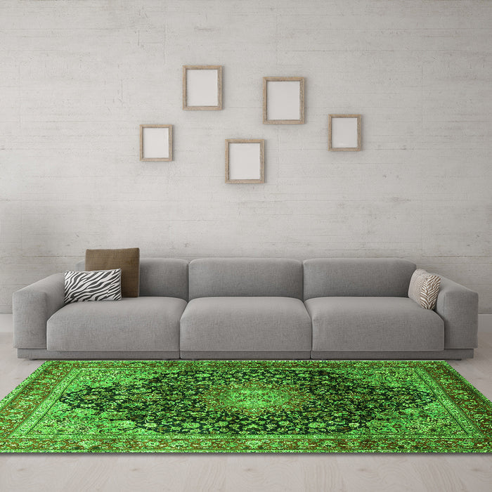 Machine Washable Medallion Green Traditional Area Rugs in a Living Room,, wshtr389grn