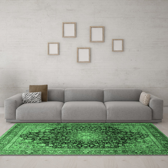 Machine Washable Medallion Emerald Green Traditional Area Rugs in a Living Room,, wshtr389emgrn