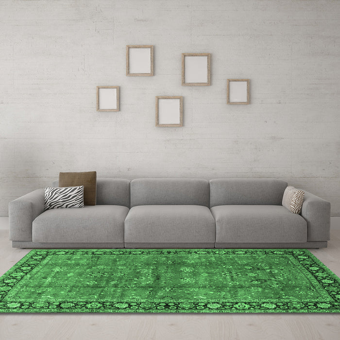 Machine Washable Oriental Emerald Green Traditional Area Rugs in a Living Room,, wshtr38emgrn