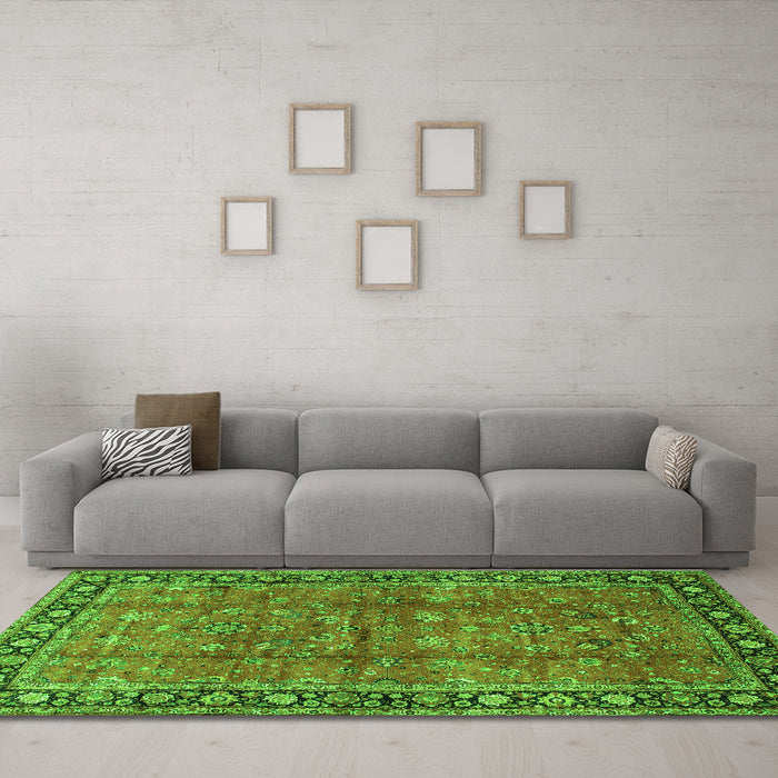 Machine Washable Oriental Green Traditional Area Rugs in a Living Room,, wshtr38grn