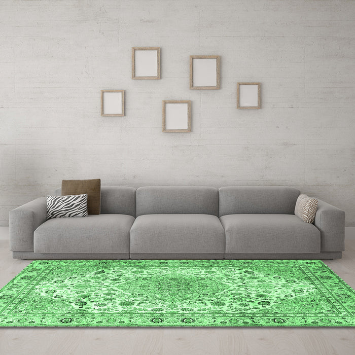Machine Washable Medallion Emerald Green Traditional Area Rugs in a Living Room,, wshtr3900emgrn