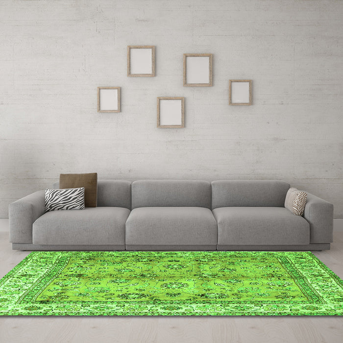 Machine Washable Oriental Green Traditional Area Rugs in a Living Room,, wshtr3901grn