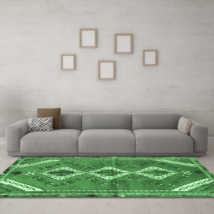 Machine Washable Persian Emerald Green Traditional Area Rugs in a Living Room,, wshtr3902emgrn