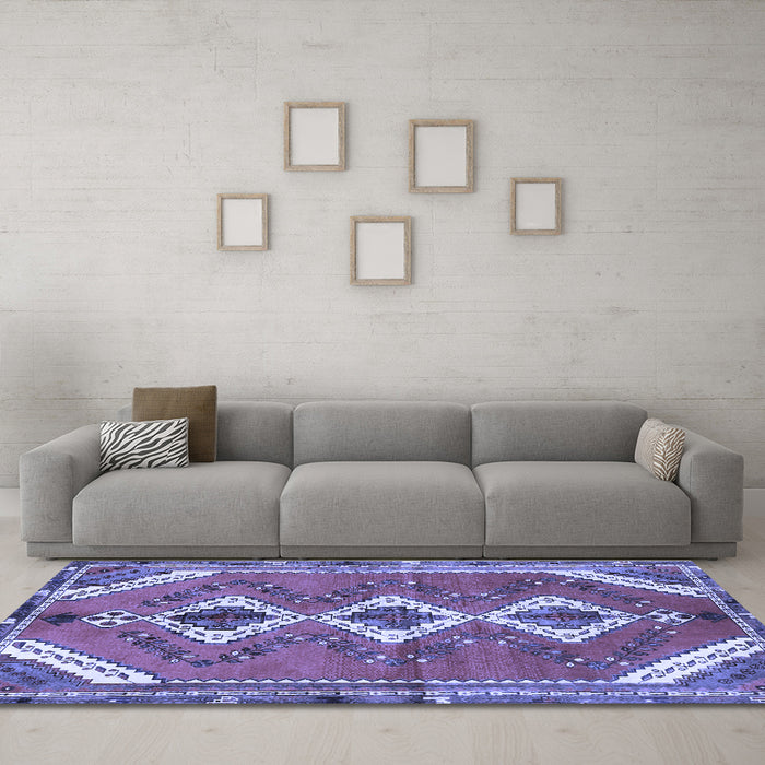 Machine Washable Persian Blue Traditional Rug in a Living Room, wshtr3902blu