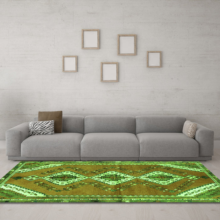 Machine Washable Persian Green Traditional Area Rugs in a Living Room,, wshtr3902grn