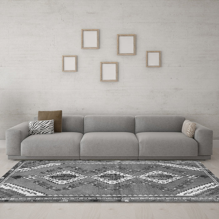 Machine Washable Persian Gray Traditional Rug in a Living Room,, wshtr3902gry