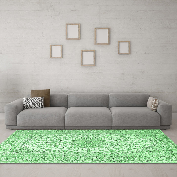 Machine Washable Medallion Emerald Green Traditional Area Rugs in a Living Room,, wshtr3903emgrn