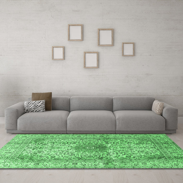 Machine Washable Medallion Emerald Green Traditional Area Rugs in a Living Room,, wshtr3905emgrn