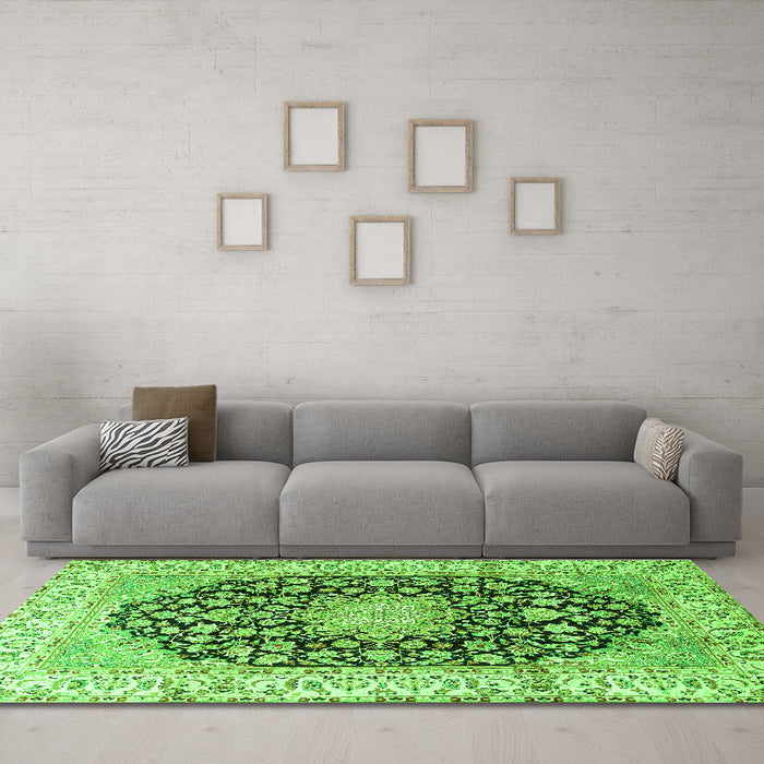 Machine Washable Persian Green Traditional Area Rugs in a Living Room,, wshtr3907grn