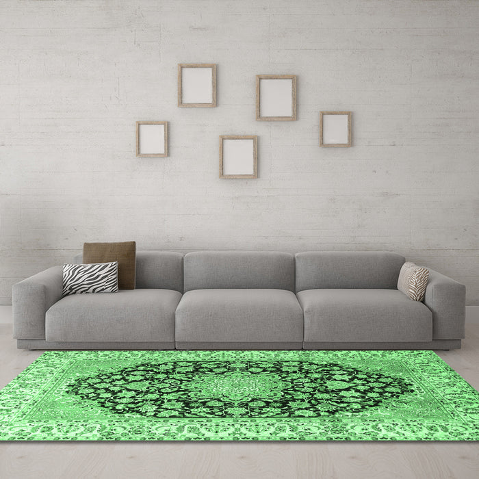 Machine Washable Persian Emerald Green Traditional Area Rugs in a Living Room,, wshtr3907emgrn