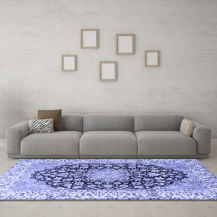 Machine Washable Persian Blue Traditional Rug in a Living Room, wshtr3907blu