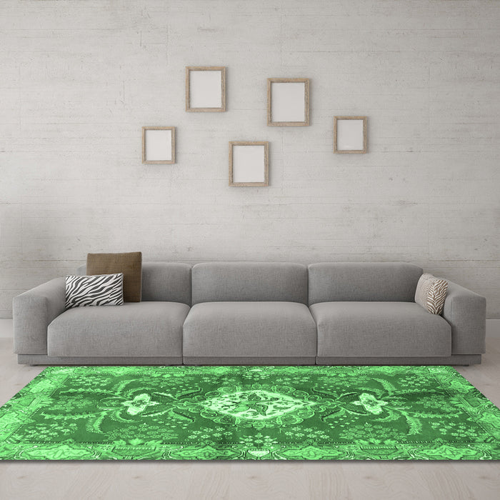 Machine Washable Persian Emerald Green Traditional Area Rugs in a Living Room,, wshtr3908emgrn